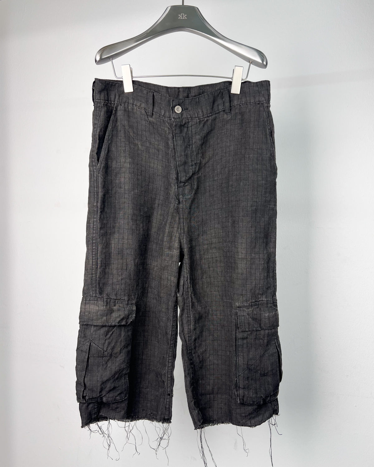 linen cargo capri - dark oil dyed checker
