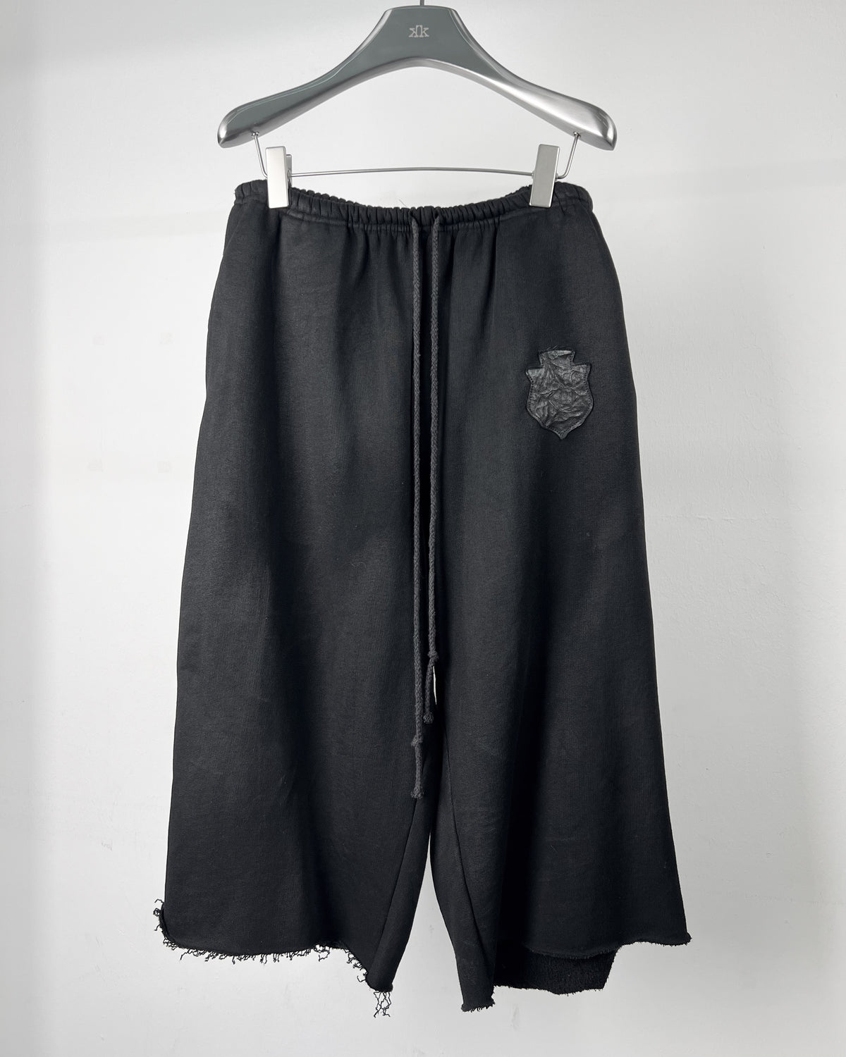 lamb crest sweat short - overdyed black